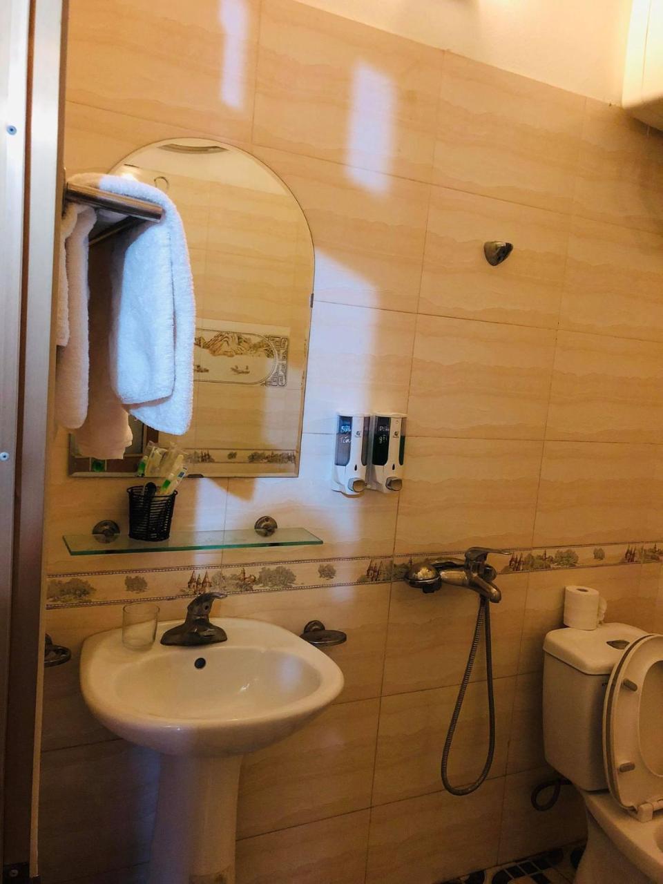 Hung Thinh Hotel Ban Gum Exterior foto